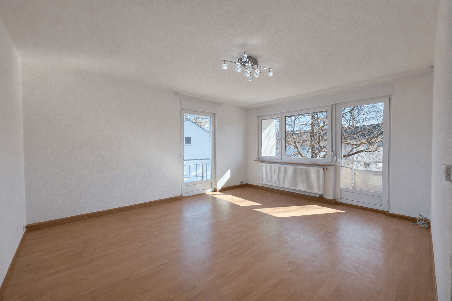 Perfekt für Familien! Schöne 4-Zi.-Wohnung mit Sonnenbalkon in Waldrandlage von Ostfildern-Ruit!***, 73760 Ostfildern