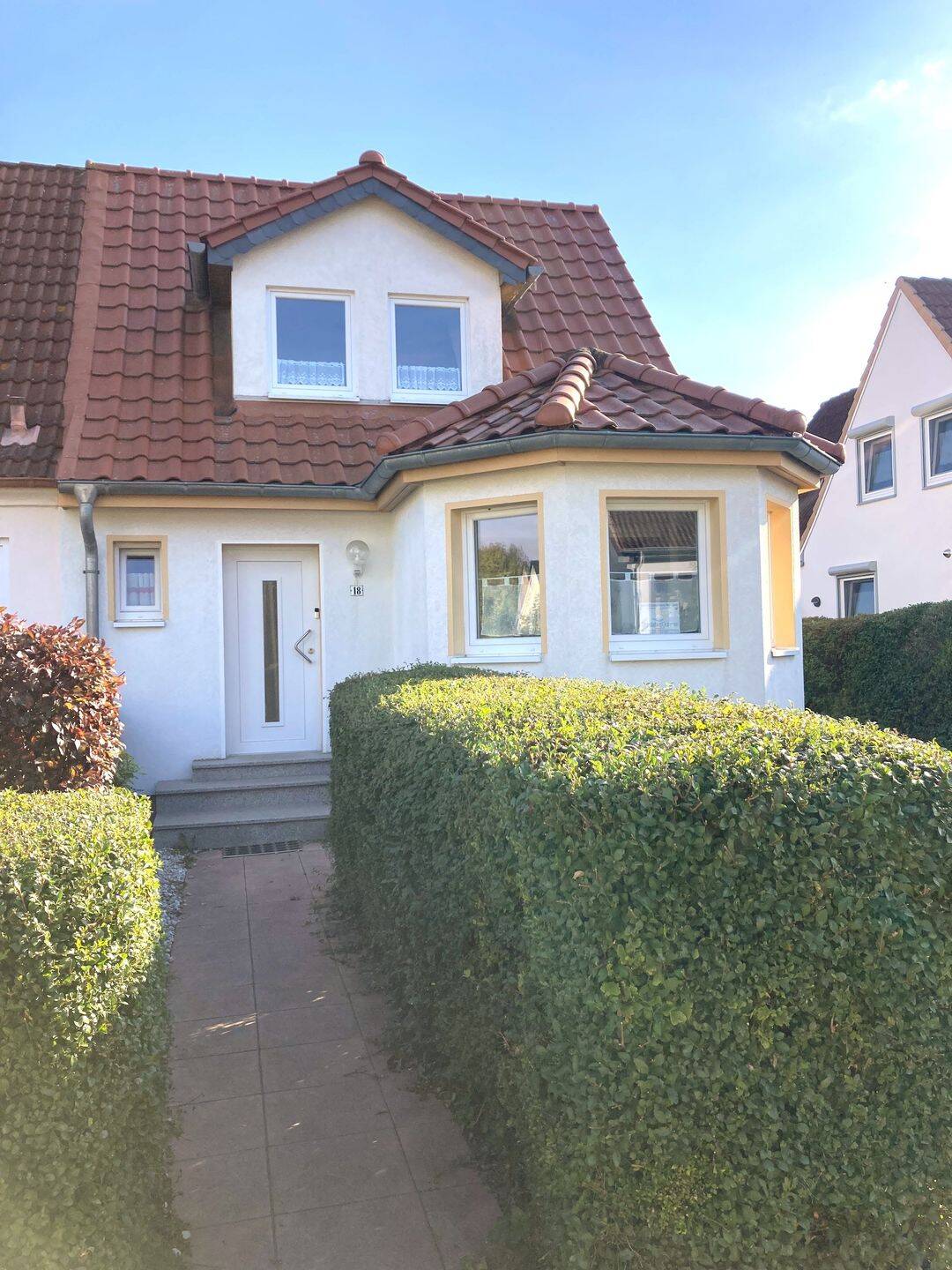 renoviertes Doppelhaus in beliebter Lage, Gästehaus im Garten, 300m zum Strand, 23746 Kellenhusen (Ostsee)