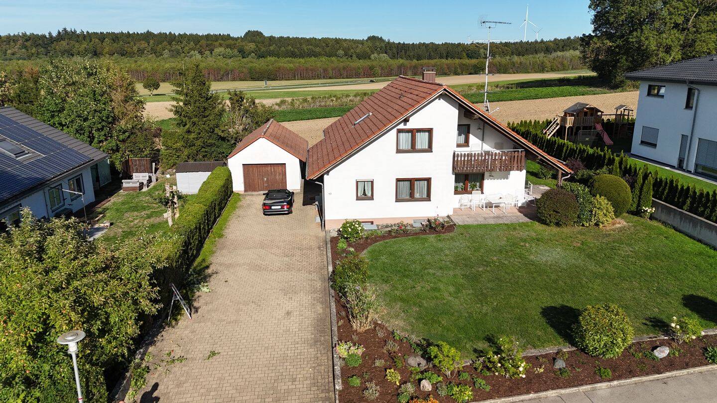Viel Platz für die Familie – gepflegtes Einfamilienhaus mit großem Garten in Ostrach, 88356 Ostrach