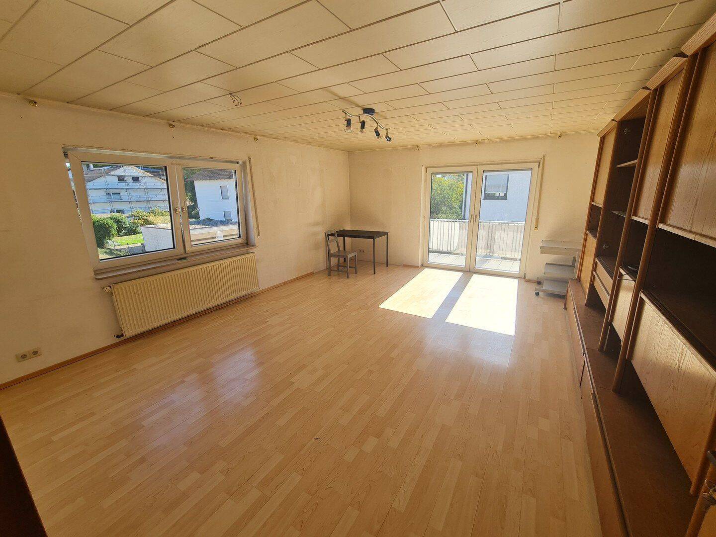 Helle 4-Zimmer-Wohnung mit Balkon & Einbauküche in Stutensee, 76297 Stutensee