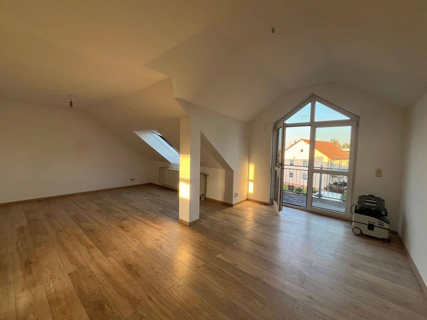 Lichtdurchflutete Dachgeschosswohnung in Höchstadt, 91315 Höchstadt a.d. Aisch