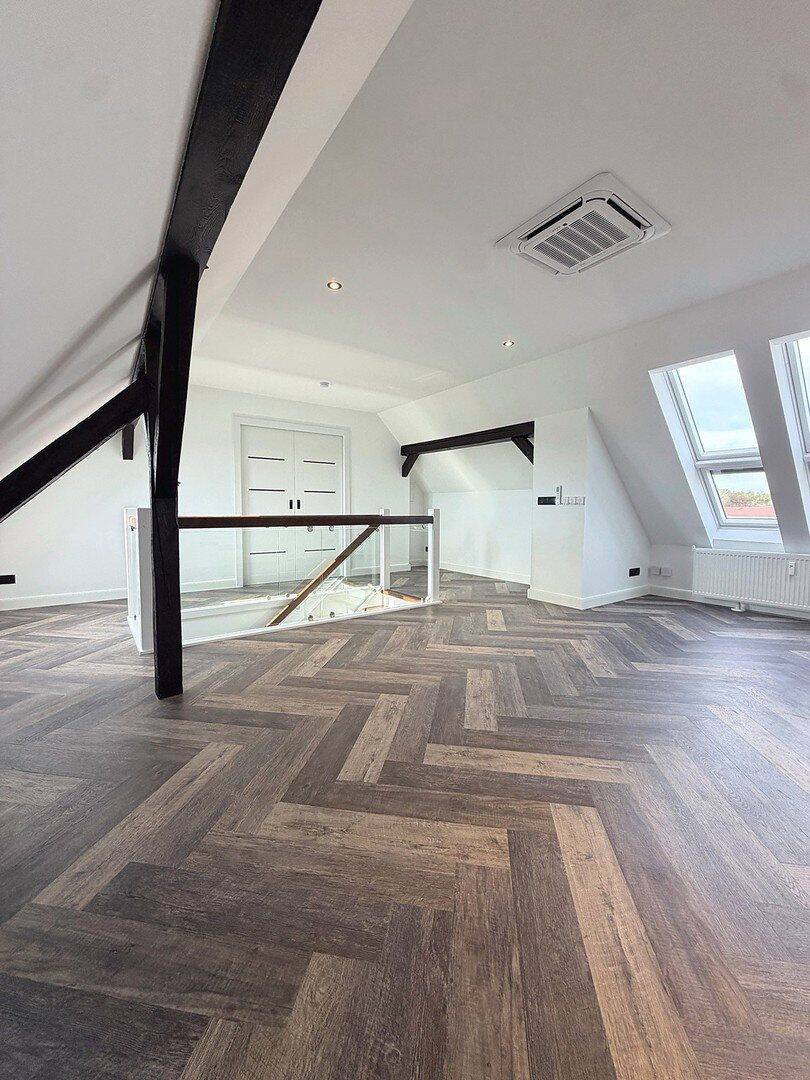 Erstbezug nach Kernsanierung – Exklusive Maisonette mit Galerie, 2 Bädern & Balkon, 3130 Spremberg