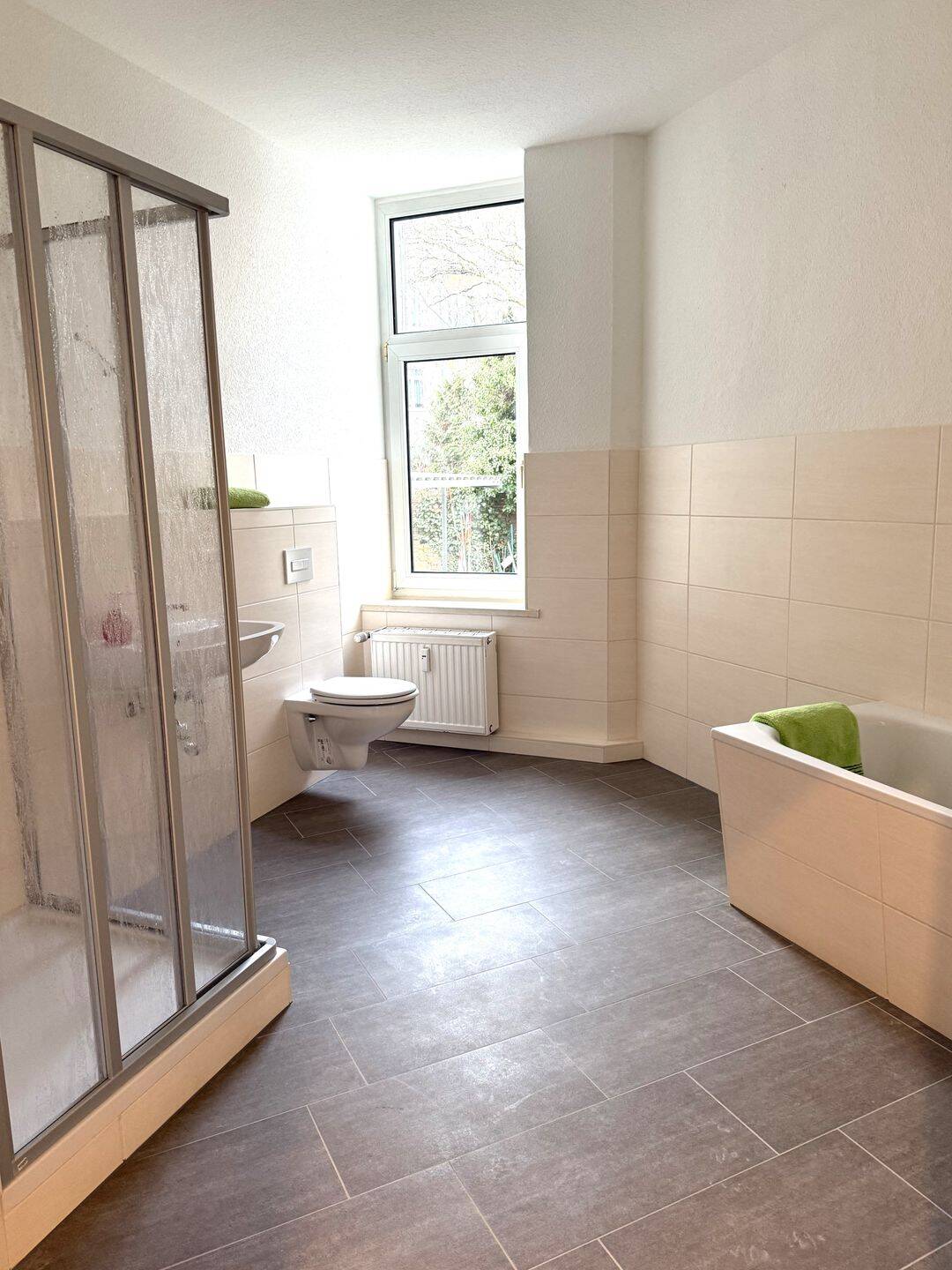 Zwei neue Bäder + große Küche + Abstellraum, 39108 Magdeburg (Altstadt Stadtfeld Ost)