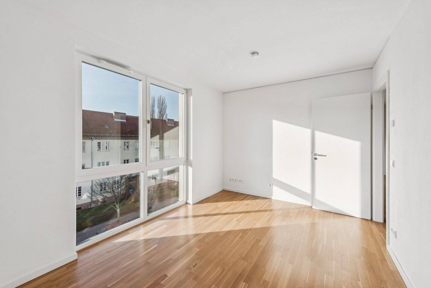 Großzügige 4-Zimmer-Wohnung mit Einbauküche, 13086 Berlin (Pankow Weißensee)