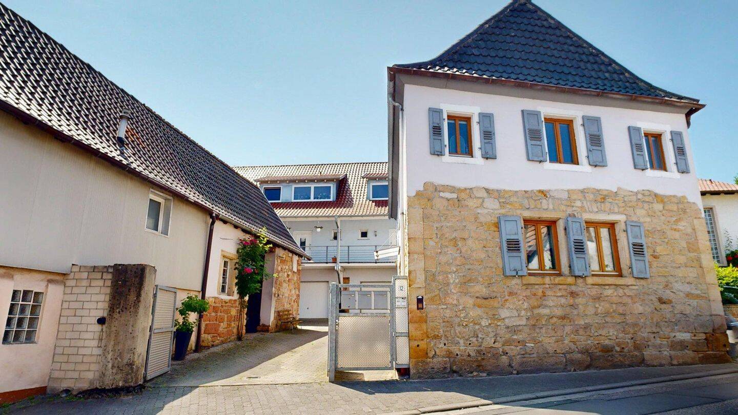 ~~ HAUS IN KLINGENMÜNSTER ( ALS WOHNEIGENTUM, 2 STELLPLÄTZE, ANBAU, OHNE GARTEN ) ~~, 76889 Klingenmünster
