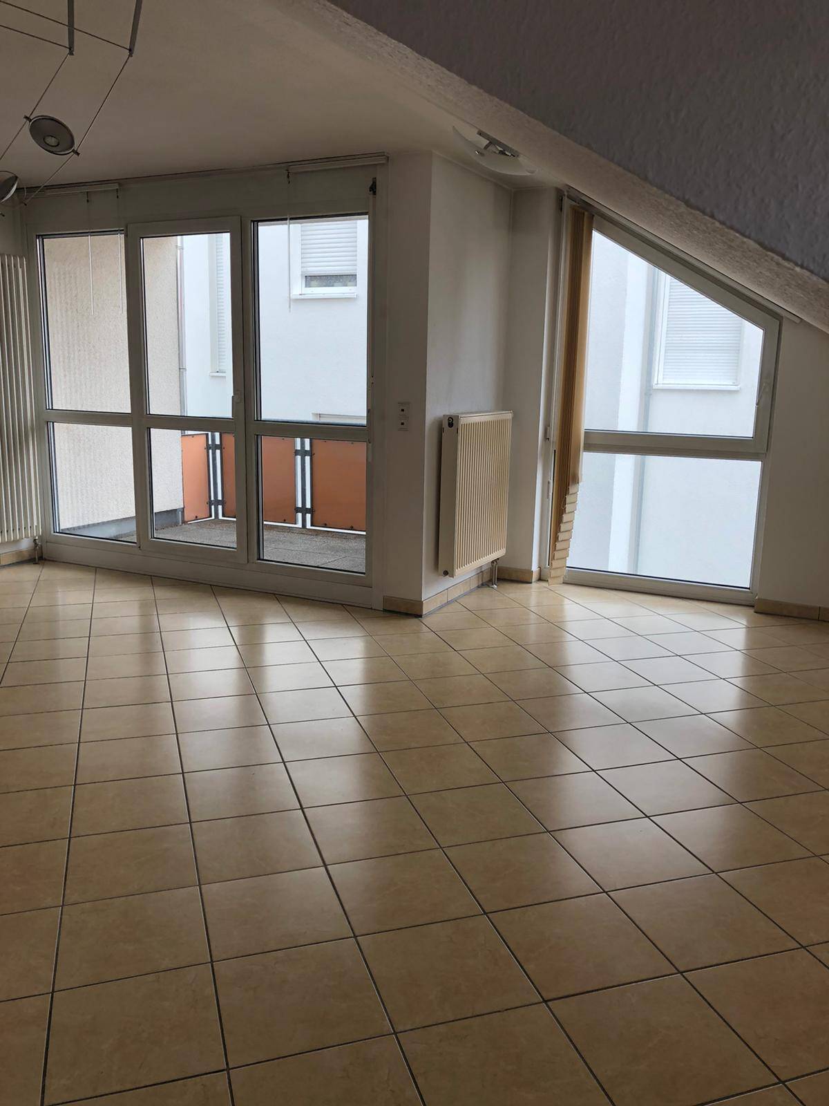 Helle 2-Zi. Whg. mit Balkon in Stuttgart – Feuerbach, 70469 Stuttgart (Feuerbach Zuffenhausen)