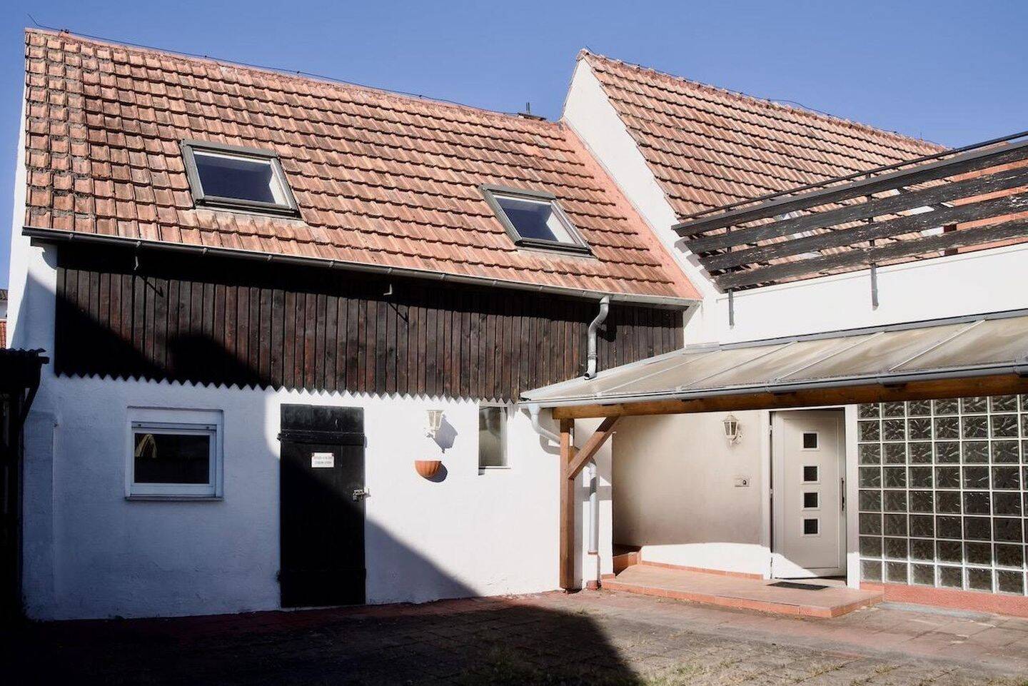 Provisionsfrei: Großzügiges Haus mit vielen Nutzungsmöglichkeiten in Top-Lage von Haßloch, 67454 Haßloch