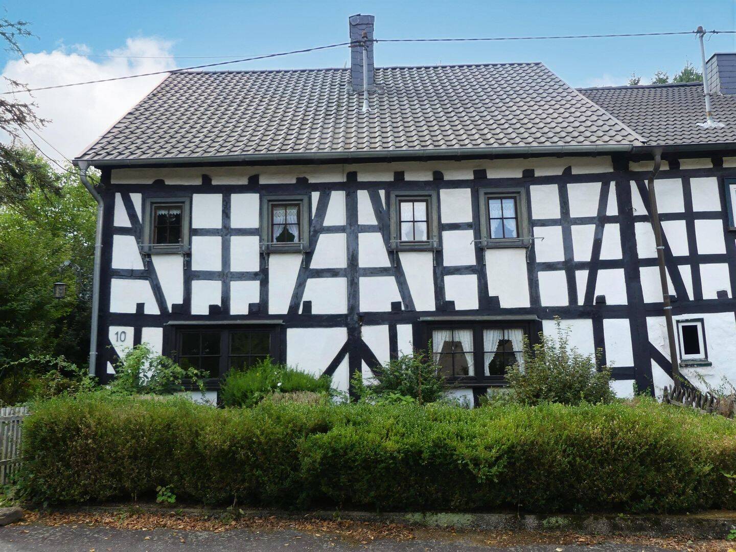 Einfamilienhaus als DHH plus Nebengebäude in ruhiger Wohnlage von Wissen-Elbergrund zu verkaufen!, 57537 Wissen