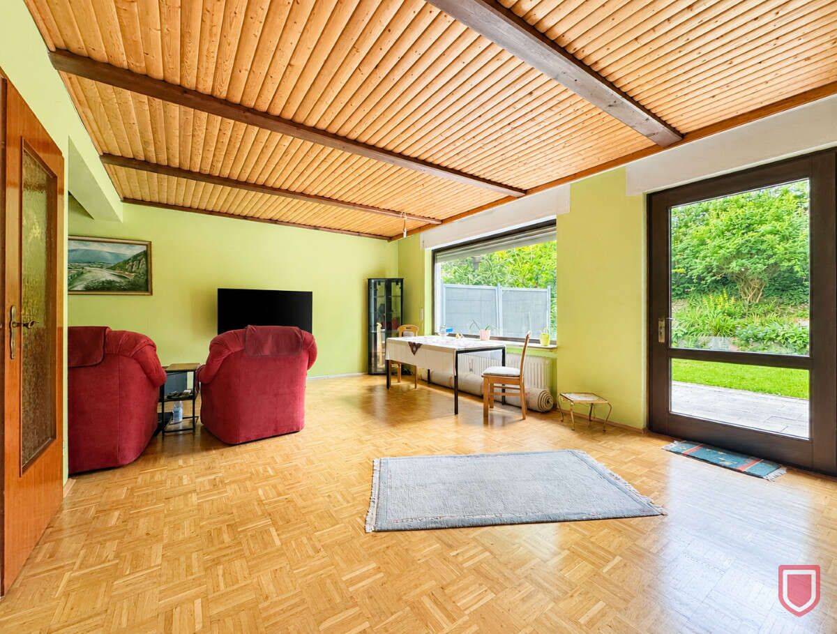 Vellmar – Reihenmittelhaus mit viel Wohnfläche Stellplatz und Garage, 34246 Vellmar (Hof Mondschirm)