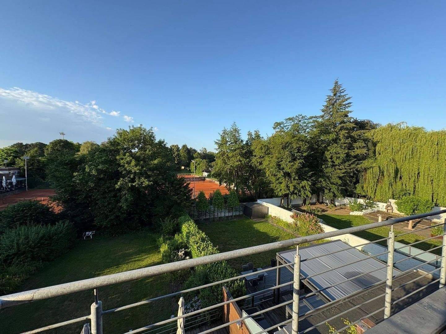 Gemütliche und top geschnittene 2 Zimmer Wohnung mit Balkon im 3 Parteienhaus ! Traumhaftes Wohnen direkt am Grenzlandstadion und Fachhochschule !, 41236 Mönchengladbach (Bonnenbroich Geneicken Heyden Mülfort Rheydt)