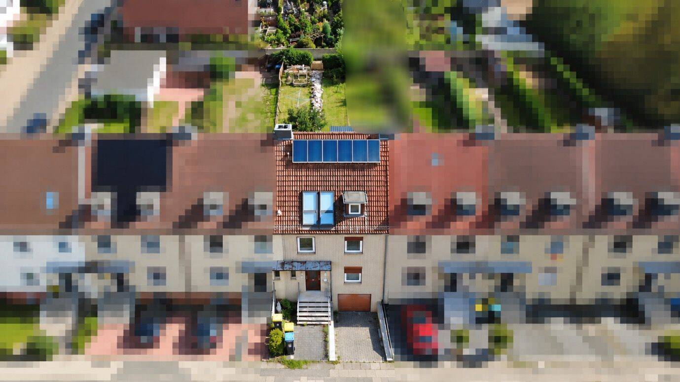 Raum für Ihre Visionen: Teilsaniertes Reihenmittelhaus in Lehrte, 31275 Lehrte