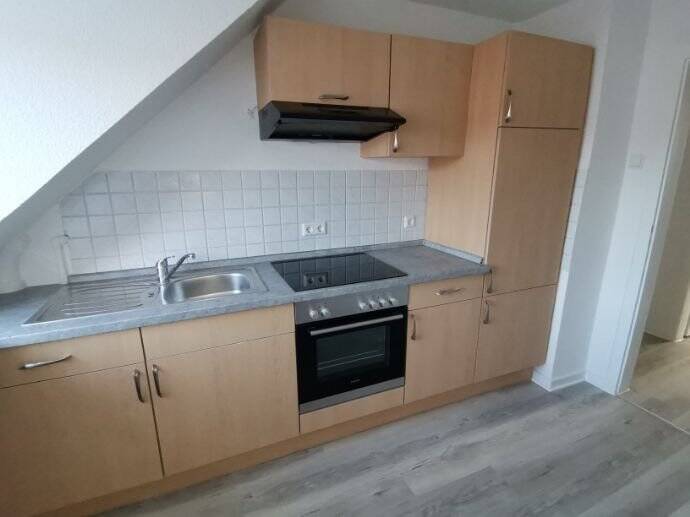 3-Zimmer, 57 m² im DG mit Schrägen, renoviert mit EBK, ideal für 1-2 Personen,, 26384 Wilhelmshaven (Heppens Heppenser Groden Innenhafen Innenstadt Neuende)