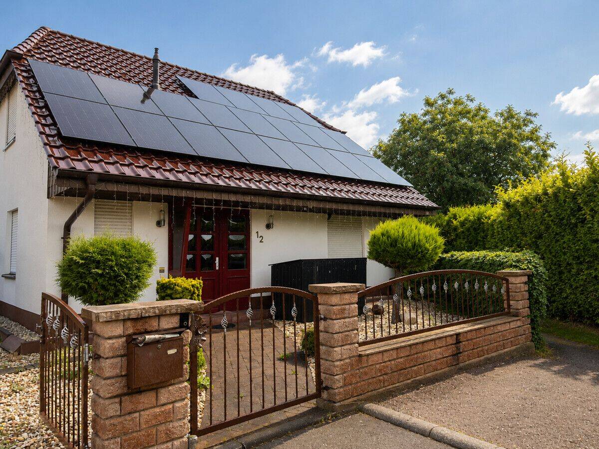 Modernes Einfamilienhaus mit Photovoltaikanlage, Pool und Doppelgarage – Einziehen & Wohlfühlen, 6766 Bitterfeld-Wolfen
