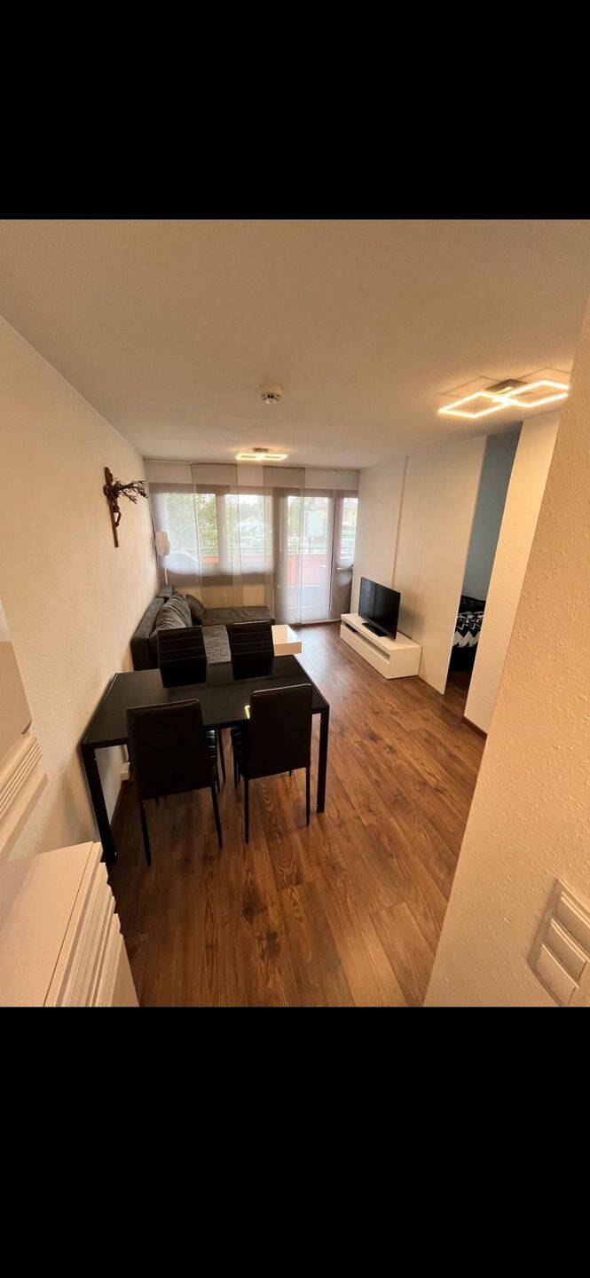 Schöne, frisch sanierte 1-Zimmer-Wohnung mit 34qm zu vermieten, 70374 Stuttgart (Bad Cannstatt Sommerrain)