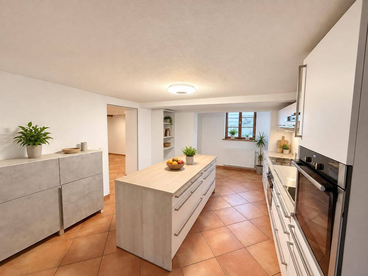 GROSSE MODERNE WOHNUNG IN HISTORISCHEM GEBÄUDE mit neuwertiger EBK, großer Terrasse u. 3 Stellplätze, 79219 Staufen im Breisgau