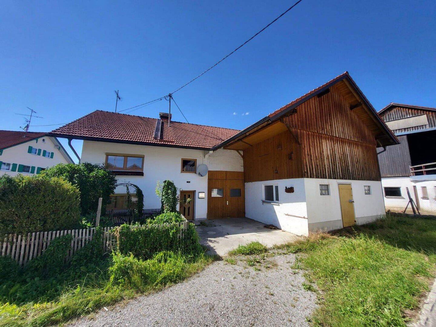 Glück im Allgäu: Schickes Einfamilienhaus in ruhiger Lage inklusive Werkstatt, 87616 Marktoberdorf