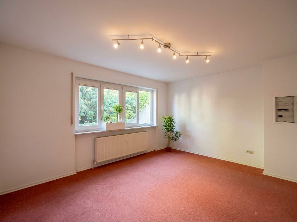 Charmante 2-Zimmer-Wohnung mit privater Terrasse, ideal gelegen nahe der Universität., 93051 Regensburg (Galgenberg Großprüfening-Dechbetten-Königswiesen Kumpfmühl-Ziegetsdorf-Neuprüll)