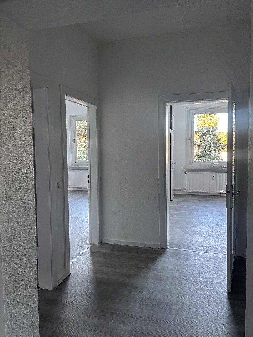 Befristet ab 01.11.: Helle 2-Zimmer-Wohnung mit 71 m², frisch renoviert, in Osnabrück, 49082 Osnabrück (Kalkhügel Nahne Schölerberg Sutthausen)