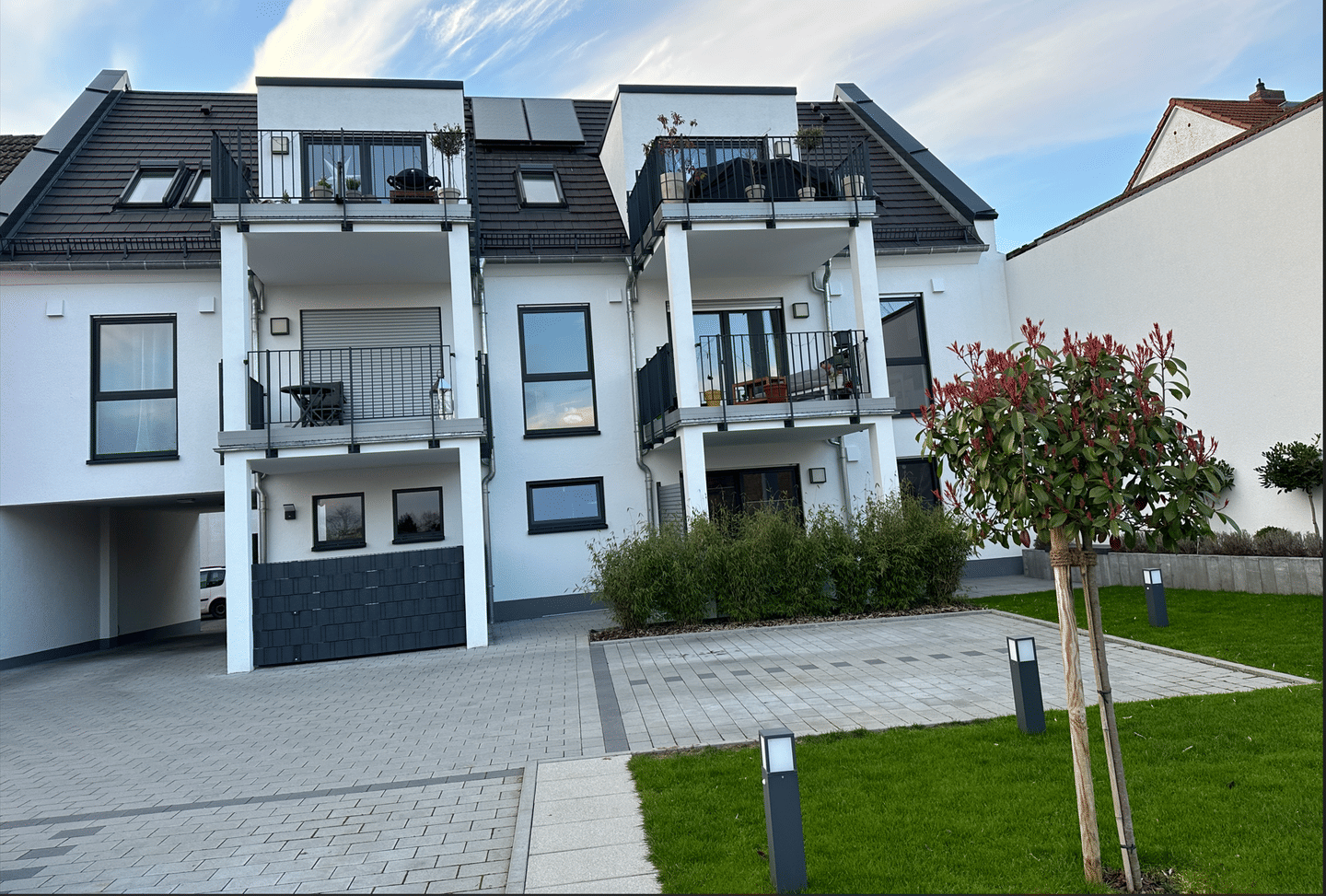 Neuwertige moderne 2-Zi.-EG-Wohnung mit großer, teilweise überdachter Terrasse und Einbauküche, 65207 Wiesbaden