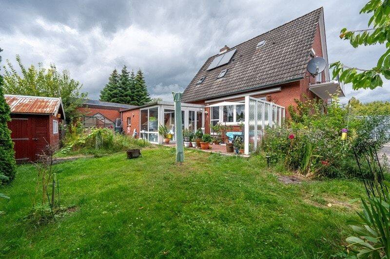 Gepflegtes Einfamilienhaus mit schönem Garten, sonniger Terrasse, Balkon und eigener Garage, 26789 Leer (Ostfriesland)