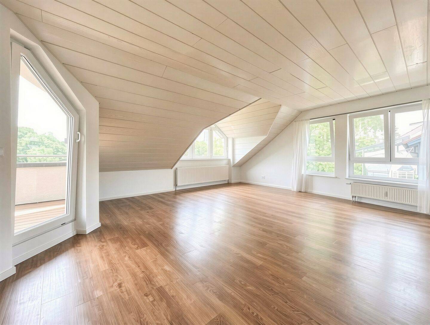 Wohnen mit Weitblick: Charmante 3-Zi.-Dachgeschosswohnung mit Einzelgarage, 70567 Stuttgart (Möhringen)