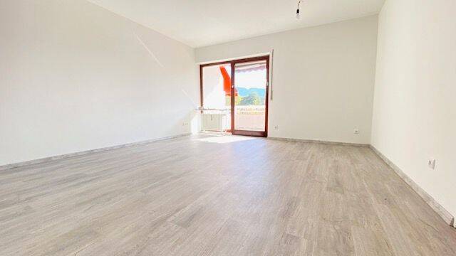 Frisch renovierte 2-Zimmer-Wohnung mit großem Südbalkon in Ainring-Mitterfelden., 83404 Ainring