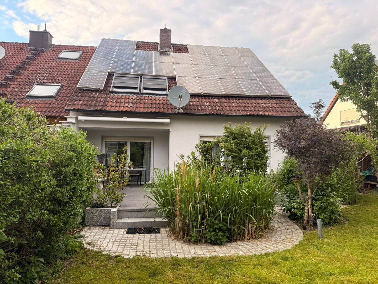 Neurenovierte Doppelhaushälfte mit Sauna, Heizkamin und Photovoltaik, 91083 Baiersdorf