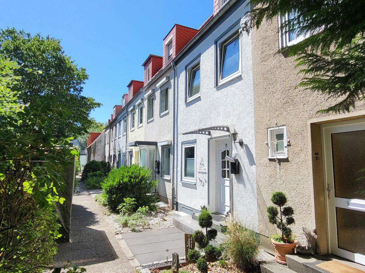 HERBSTANGEBOT: Attraktives Reihenmittelhaus mit Garten und viel Gestaltungspotenzial in Lübeck-Marli, 23566 Lübeck (Sankt Gertrud Sankt Jürgen)