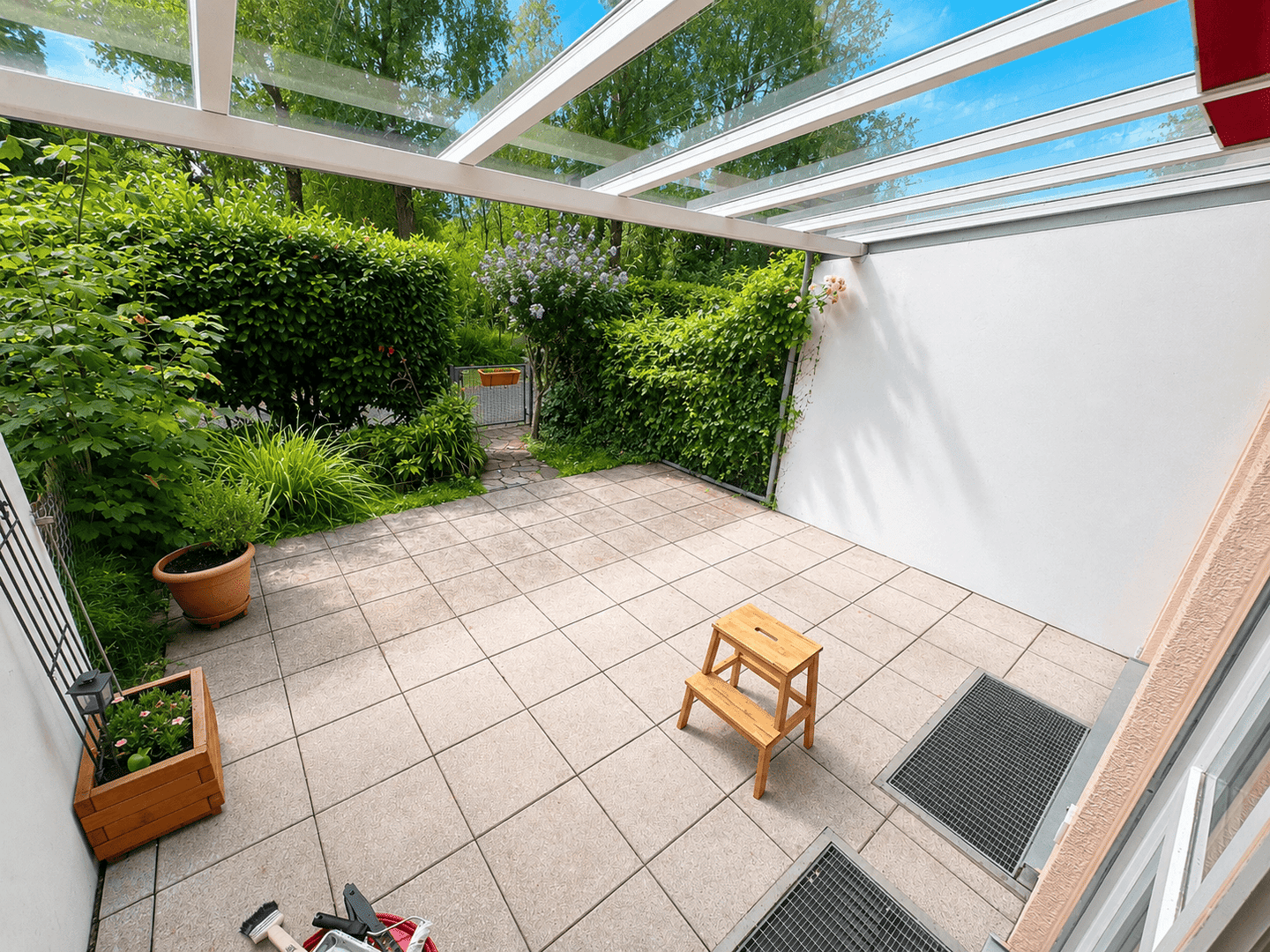 Ab sofort – Wohnen wie im eigenen Haus – Großzügige Maisonette mit Terrassen & Tiefgaragenzugang, 85757 Karlsfeld