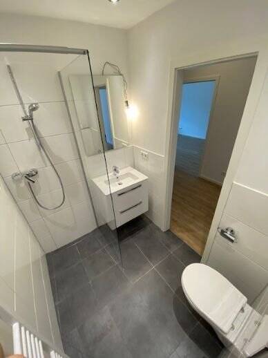 Renovierte 2-Raum-Wohnung Hochparterre sucht neuen Mieter in Düsseldorf, 40235 Düsseldorf (Flingern Nord Flingern Süd Grafenberg)