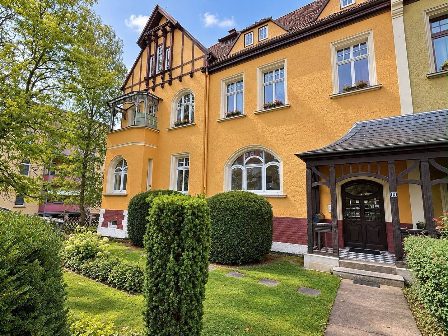 Umfangreich sanierte Altbauwohnung mit großzügigem Balkon in begehrter Lage, 99867 Gotha