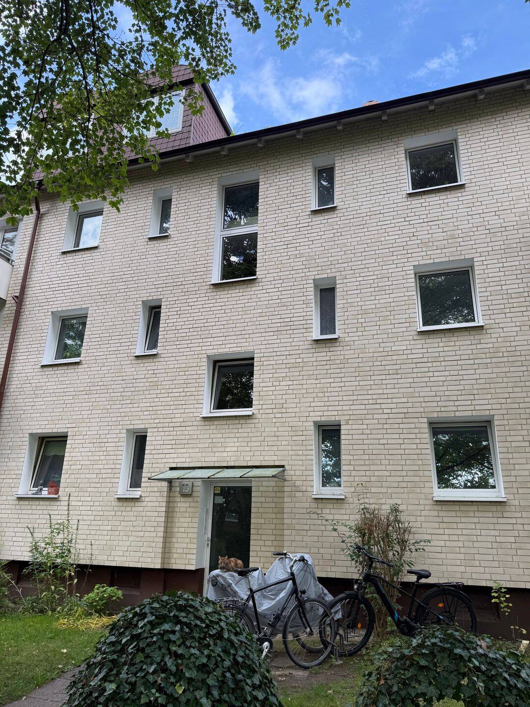 Gut geschnittene 2,5 Zimmerwohnung im Hochparterre mit Balkon in Ahrensburg, 22926 Ahrensburg