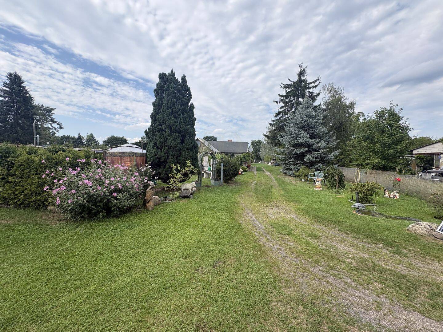 Großzügiges Grundstück mit viel Potenzial in ruhiger, familienfreundlicher Lage, 13591 Berlin (Spandau Falkenhagener Feld Kolonie Gartenbauverein Staaken Staaken)