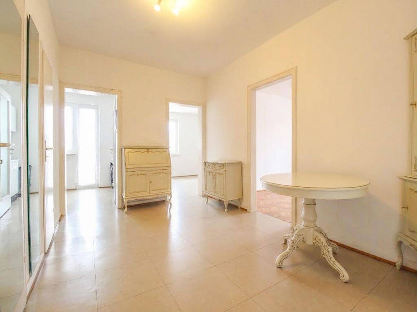 Zentrale Lage, Ruhe und ein beeindruckender Fernblick – 2-Zimmer-Wohnung mit Loggia in Wiesbaden, 65185 Wiesbaden (Wiesbaden)