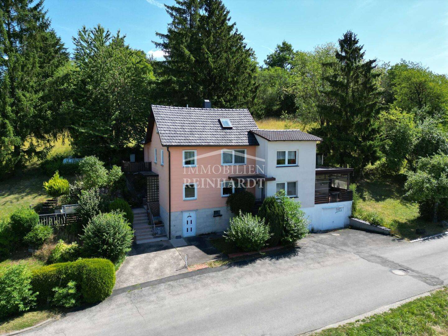 Gefühlte Alleinlage am Stadtrand von Coburg mit ca. 180 m² Wohnfläche auf 3.358 m² großem Grund!, 96450 Coburg