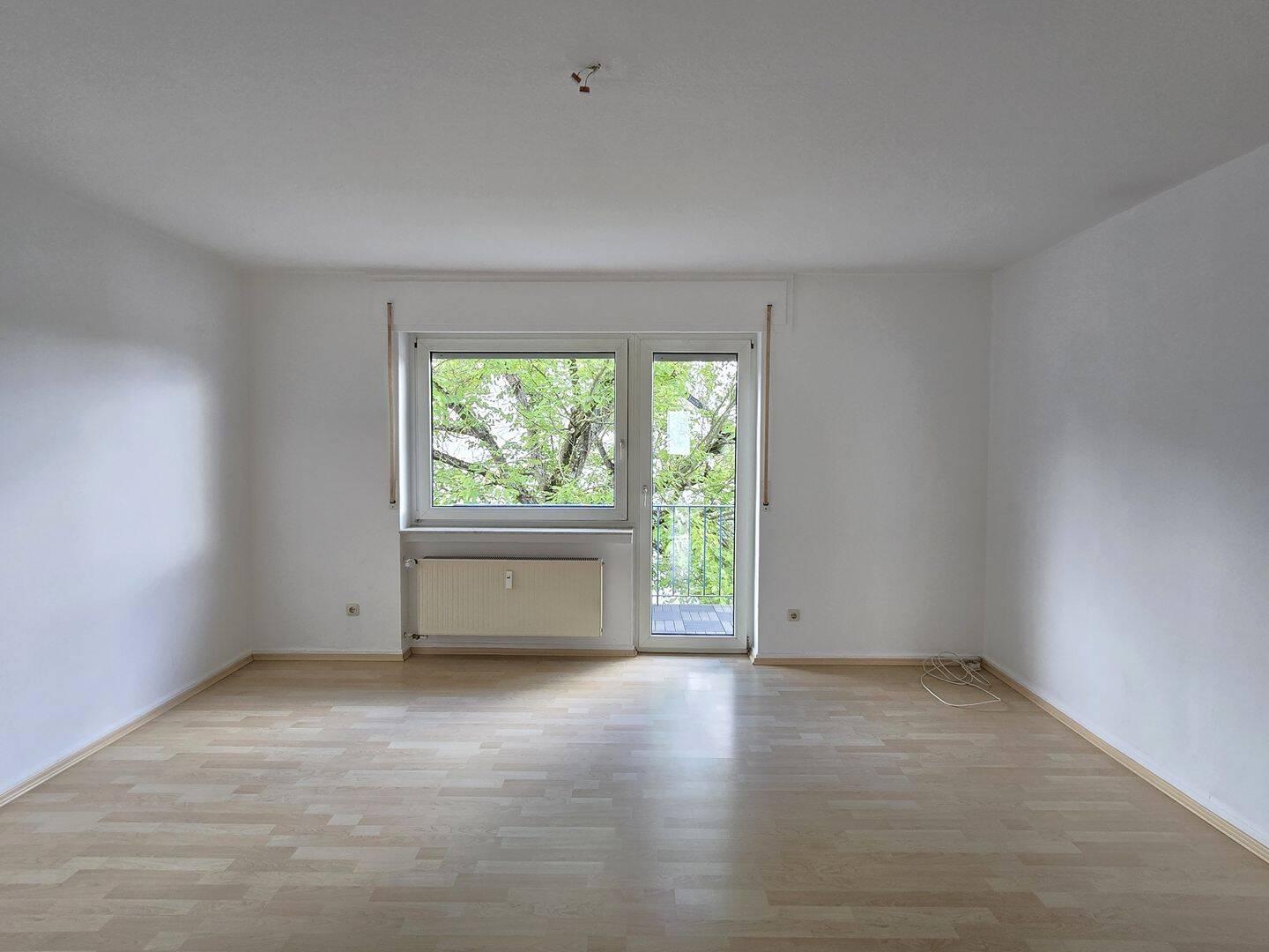 **VISTA Immobilien** Etagenwohnung mit Wohnküche, PKW-Stellplatz und Süd-Balkon, 64380 Roßdorf