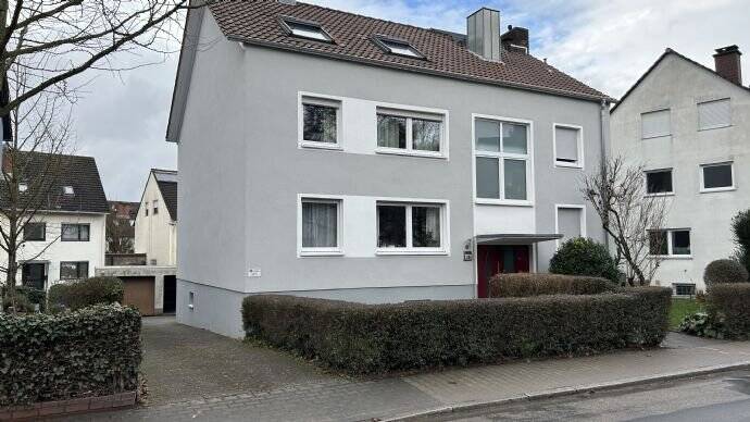 Schöne 3 Zimmer Dachgeschoss Wohnung für Singles oder Paare, 60433 Frankfurt am Main (Bonames Dornbusch Eschersheim Frankfurter Berg Preungesheim)