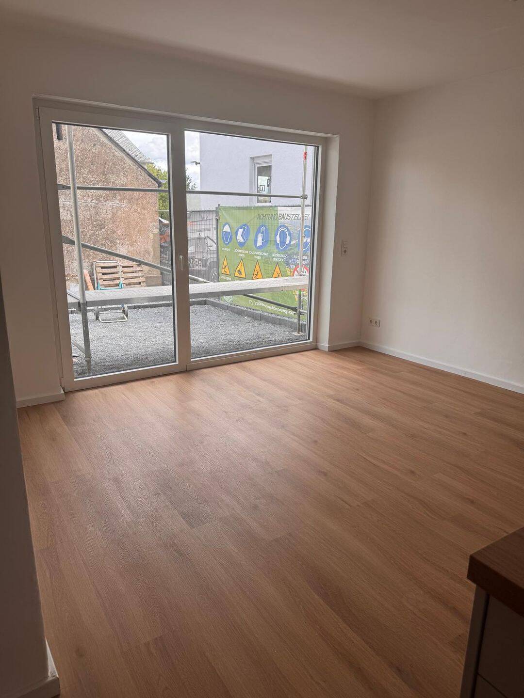 2 ZKB nach Kernsanierung; inkl. Parkplatz, Internet, Küche und Balkon, 54317 Thomm