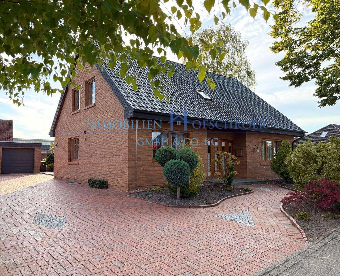 K 641 – Attraktives Einfamilienhaus mit zwei Auffahrten, Doppelgarage und Nebengebäuden auf großzügigem Grundstück!, 49751 Sögel