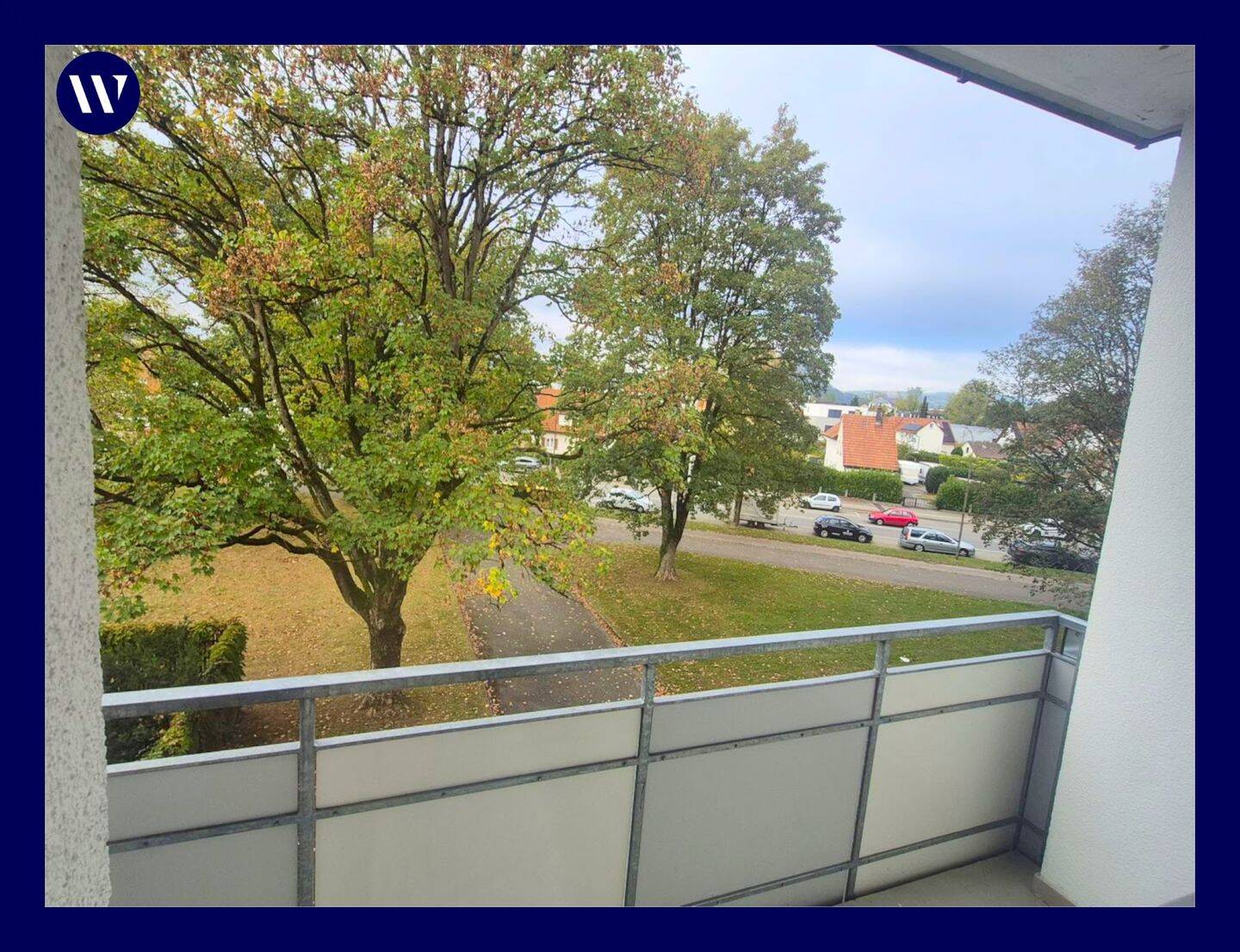 Frisch renovierte, helle 3-Zimmer-Wohnung + Balkon, neuer Boden, Tageslichtbad, separates WC, 78224 Singen (Hohentwiel)