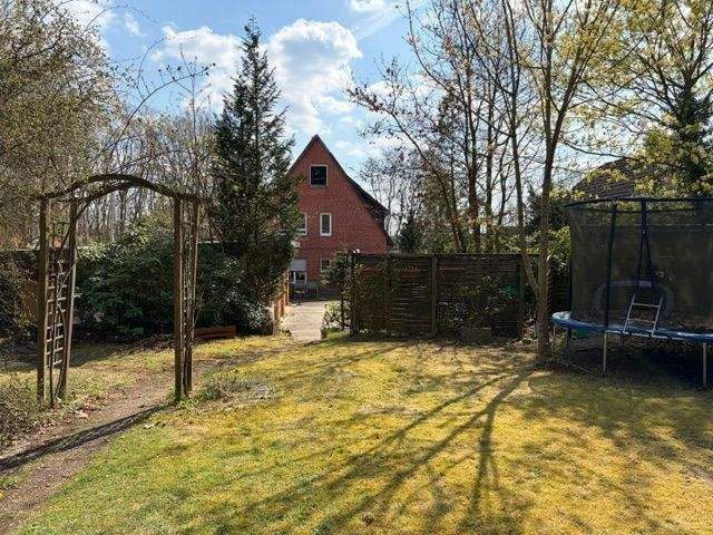 Großzügiges Grundstück mit attraktiven Möglichkeiten für eine Neubebauung, 21365 Adendorf