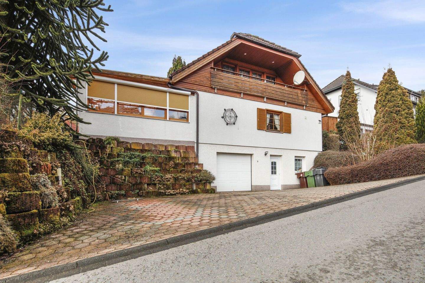 Wohnen mit besonderem Flair  – EFH mit Wintergarten, Pool und Kamin!, 51647 Gummersbach