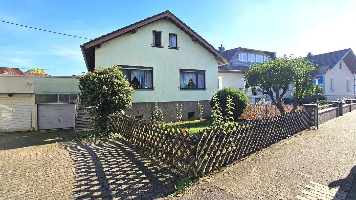 **Klein aber Mein** Sanierungsbed. in zentrl. Lage v. Beckingen m. Garage, Balkon, ohne Garten, 66701 Beckingen