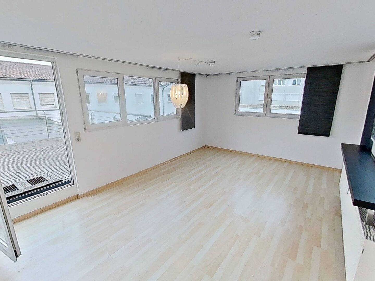 Wohnen über den Dächern Stuttgarts: Helle 2-Zimmer-Wohnung mit Pantryküche & Dachterrasse, 70197 Stuttgart (West)