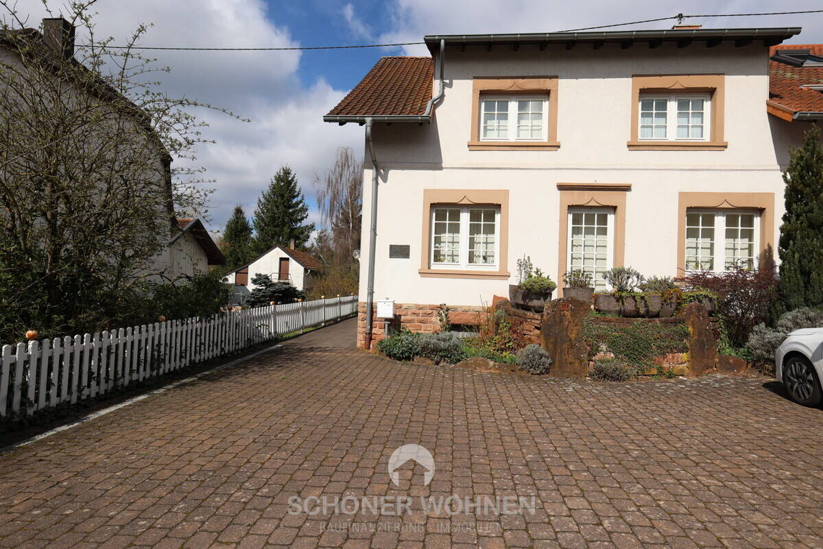 Losheim: Gepflegtes Einfamilienhaus mit schönem Garten in guter innerörtlicher Lage, 66679 Losheim am See