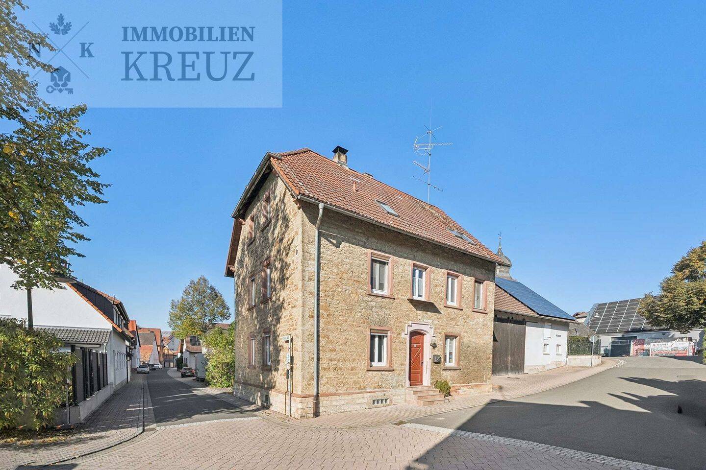 Charmantes Bruchsteinhaus mit viel Platz und großer Terrasse in Großrinderfeld, 97950 Großrinderfeld