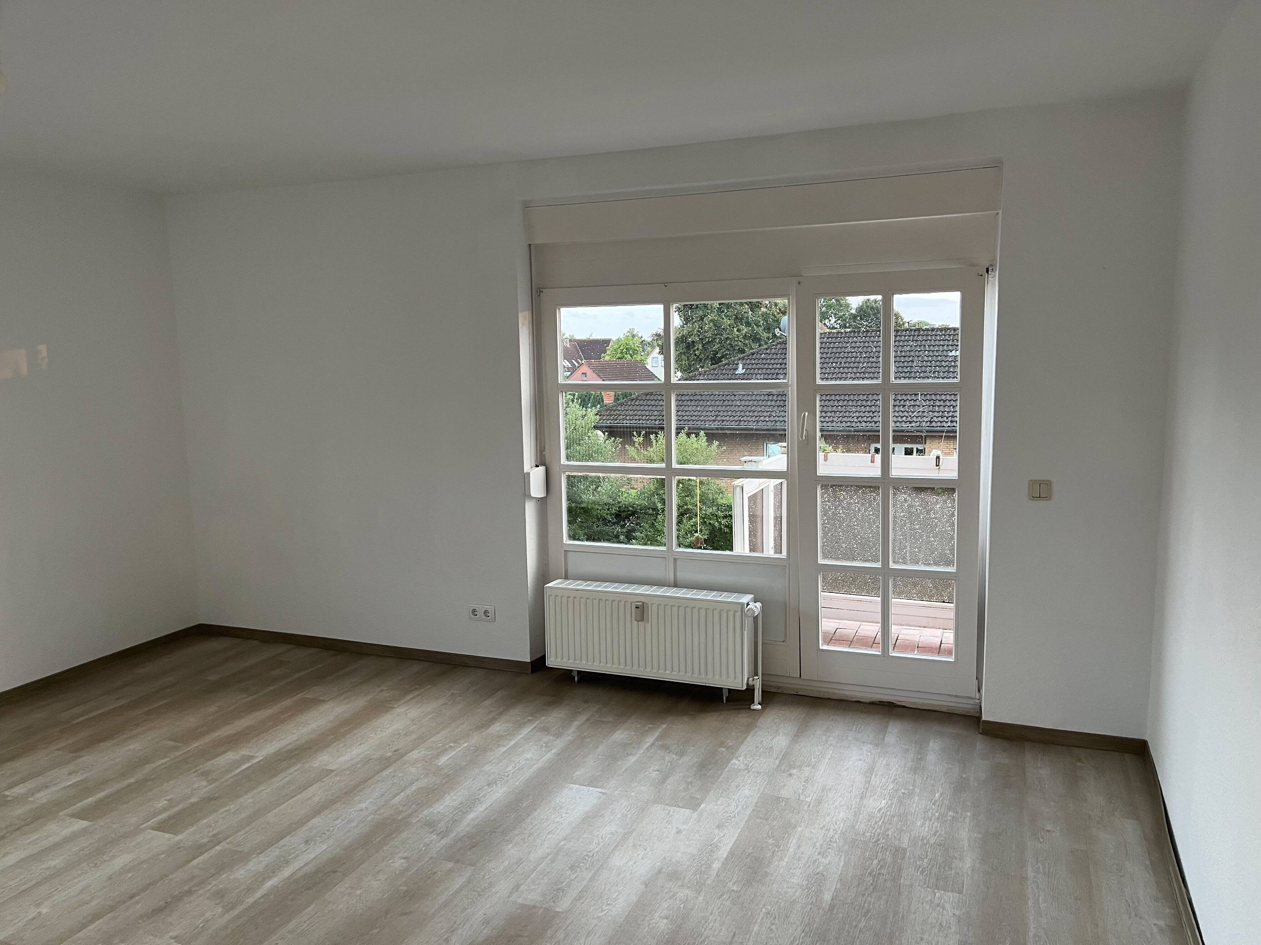 Besondere 3-Zimmer-Wohnung mit drei Balkonen und Loggia sucht neue Bewohner!, 26419 Schortens (Stadt Wilhelmshaven)