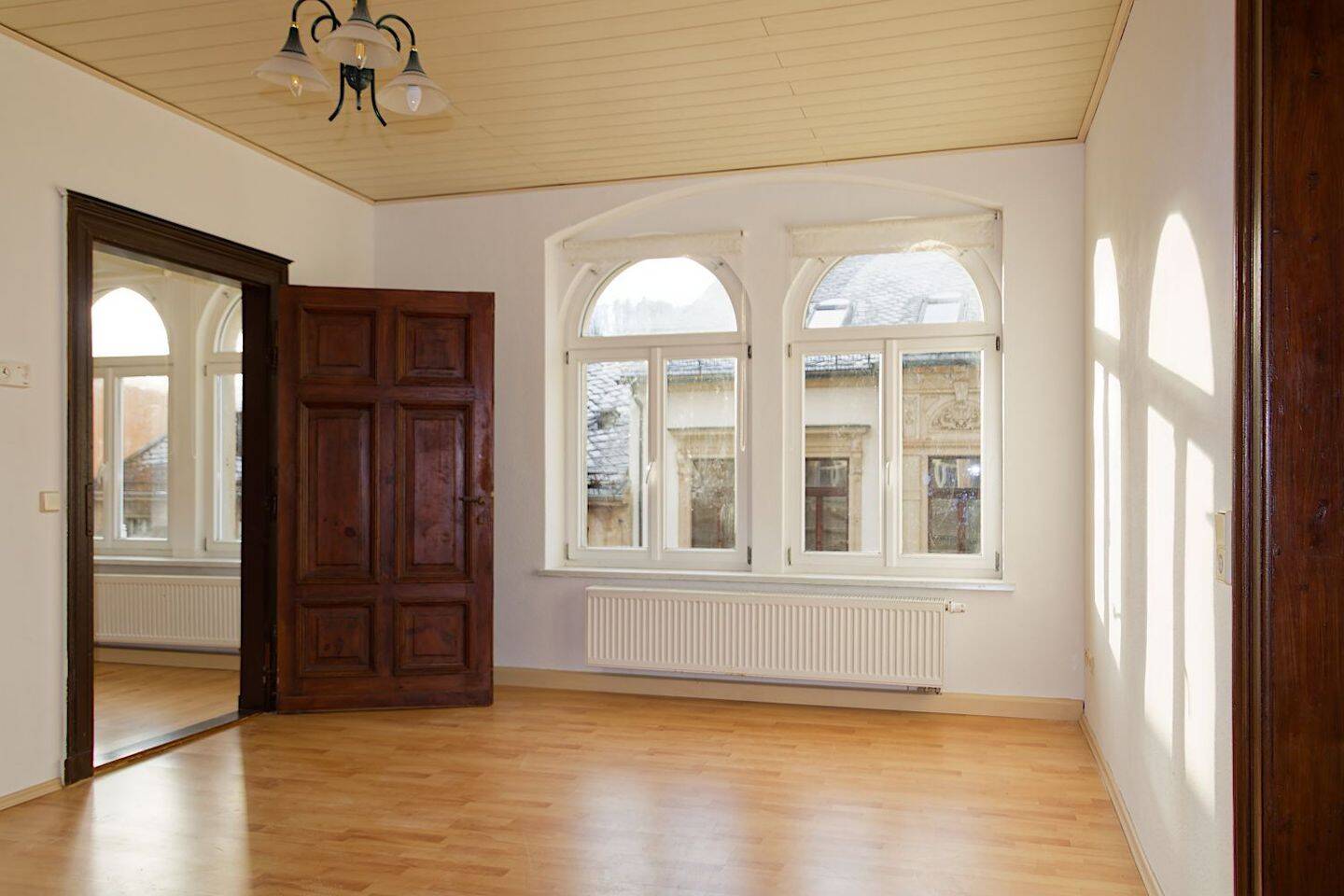 Wohnung mit Einbauküche und Stellplatz, 7973 Greiz