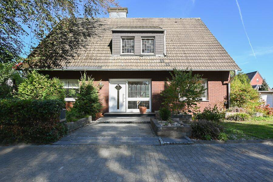 Großzügiges Einfamilienhaus mit großem Garten und zwei Terrassen in Ahlen!, 59229 Ahlen
