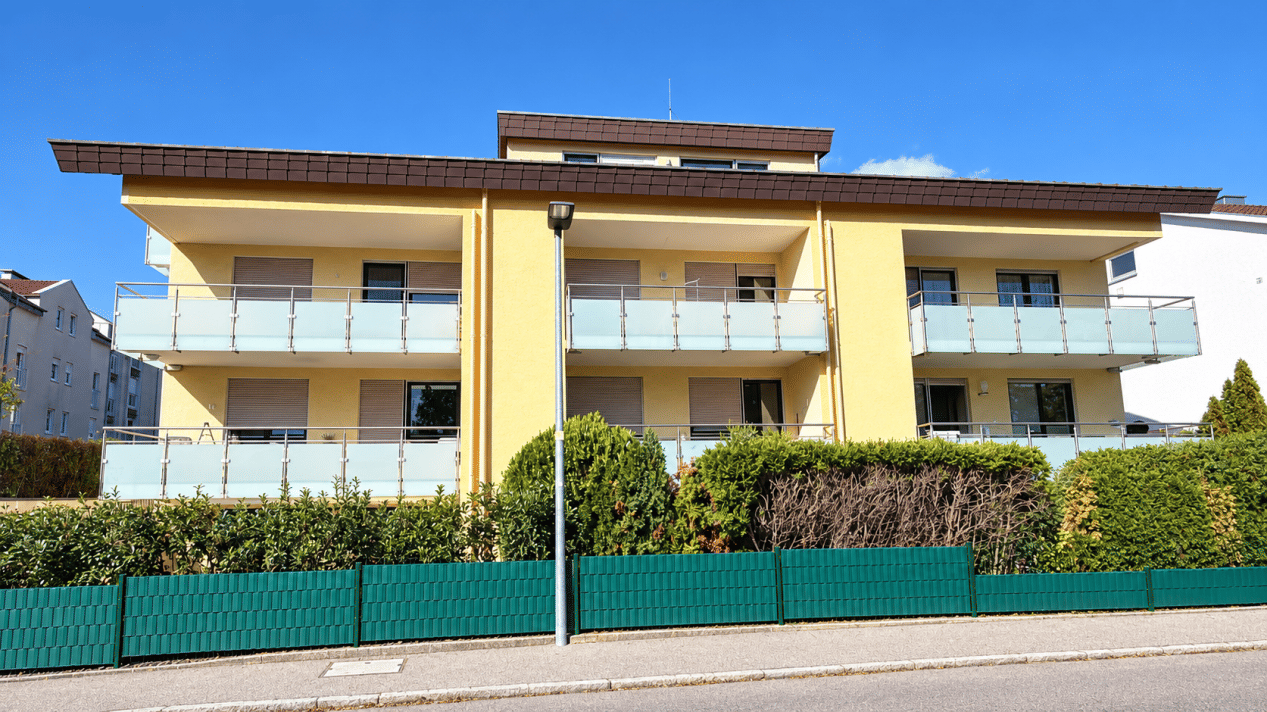 Großzügige 3,5-Zimmerwohnung mit ZH und Kachelofen – 2 Balkone – 2 Keller – 1 Einzelgarage, 71032 Böblingen